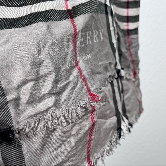 Burberry Scarf Vintage Cashmere Gray Plaid Fringe Large Rectangular Kimono R - Picture 3 of 9
